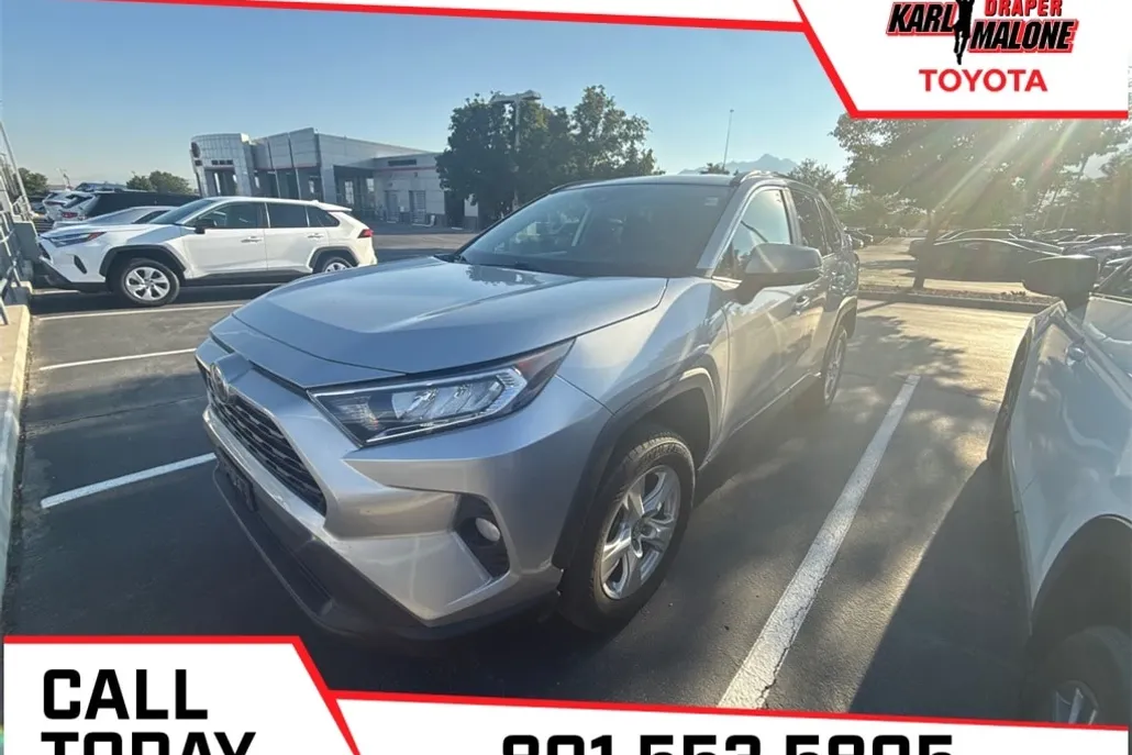 2021 Toyota RAV4 XLE photo 1