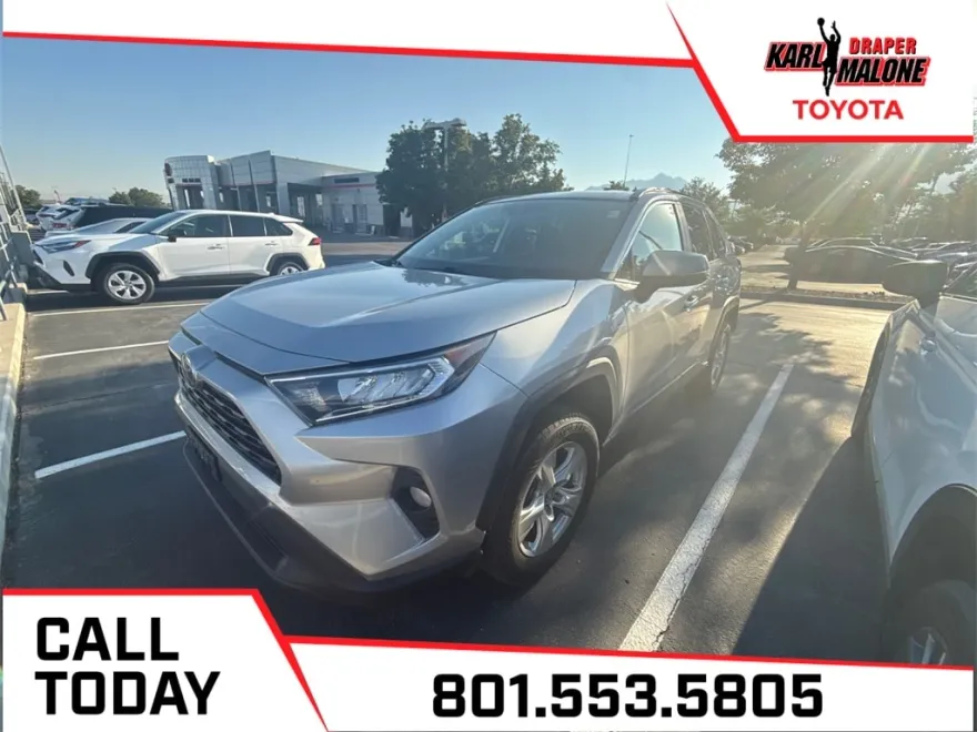 2021 Toyota RAV4 XLE photo 1