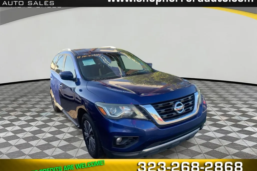 2017 Nissan Pathfinder SV photo 1