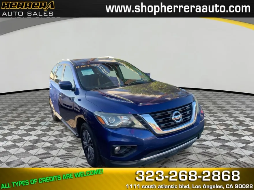 2017 Nissan Pathfinder SV photo 1