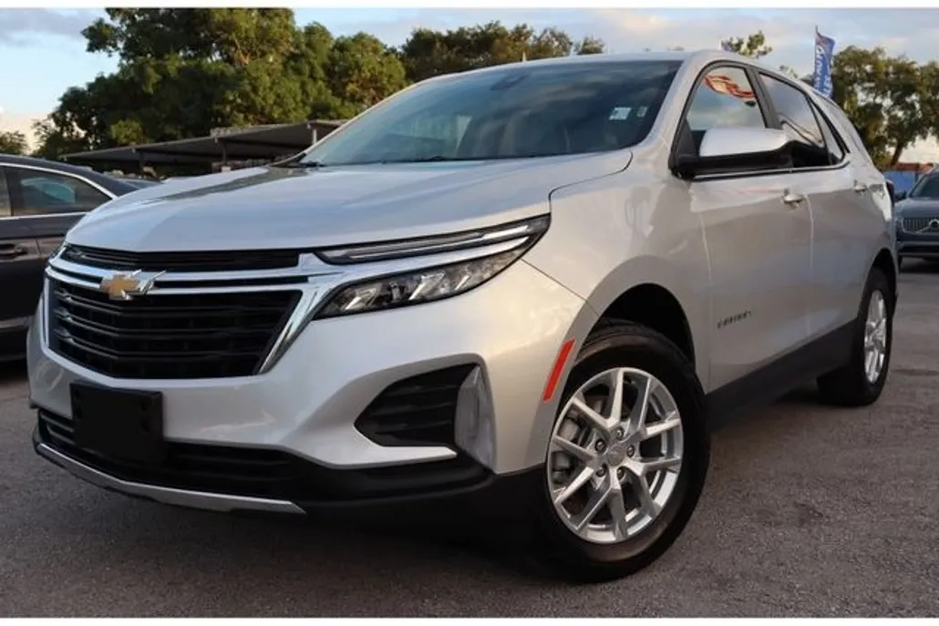2022 Chevrolet Equinox LT photo 1