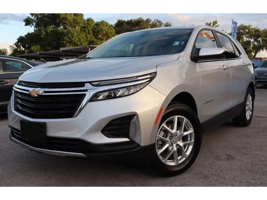 2022 Chevrolet Equinox LT photo 1