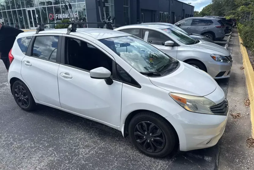 2015 Nissan Versa Note SV photo 1