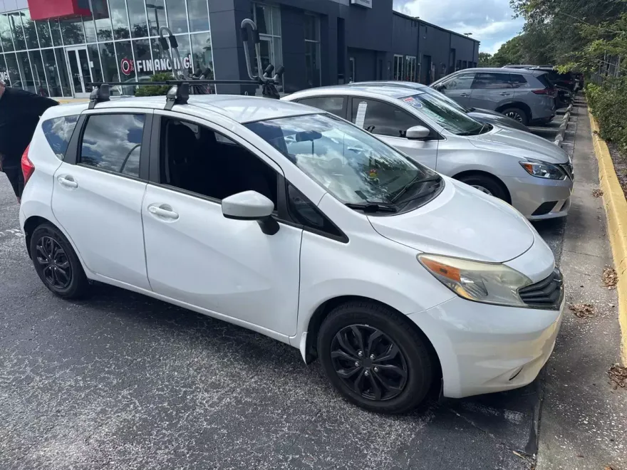 2015 Nissan Versa Note SV photo 1
