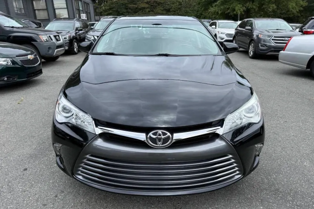 2015 Toyota Camry XLE photo 1
