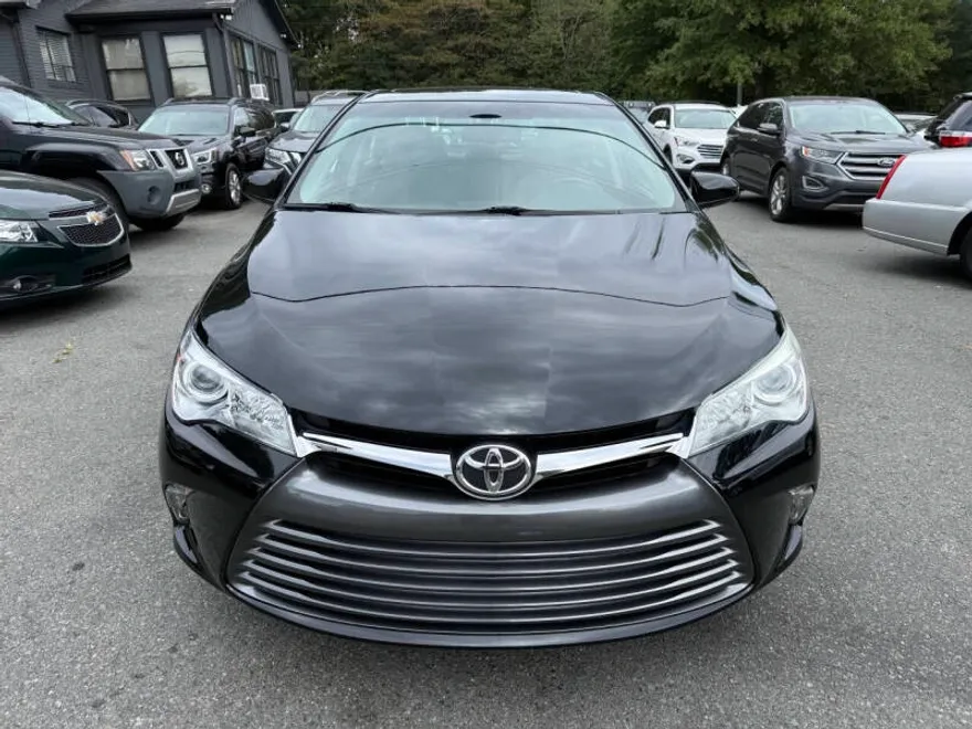 2015 Toyota Camry XLE photo 1