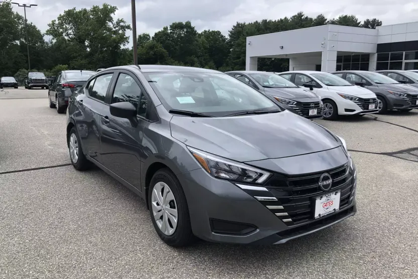 2025 Nissan Versa S photo 1