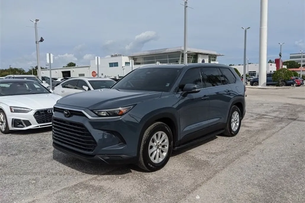 2024 Toyota Grand Highlander XLE photo 1