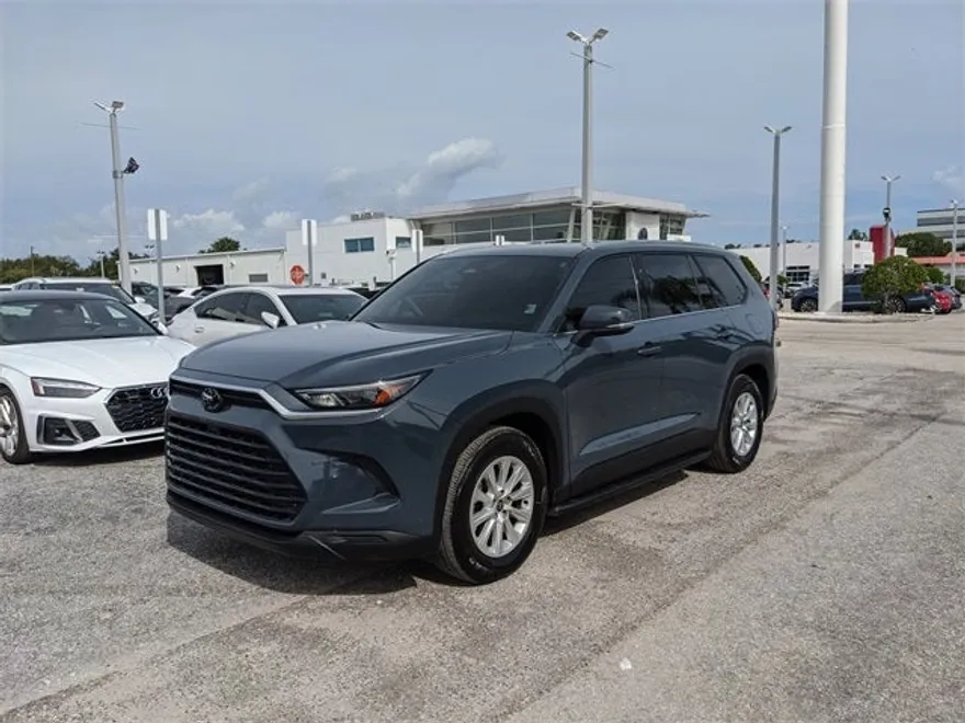 2024 Toyota Grand Highlander XLE photo 1