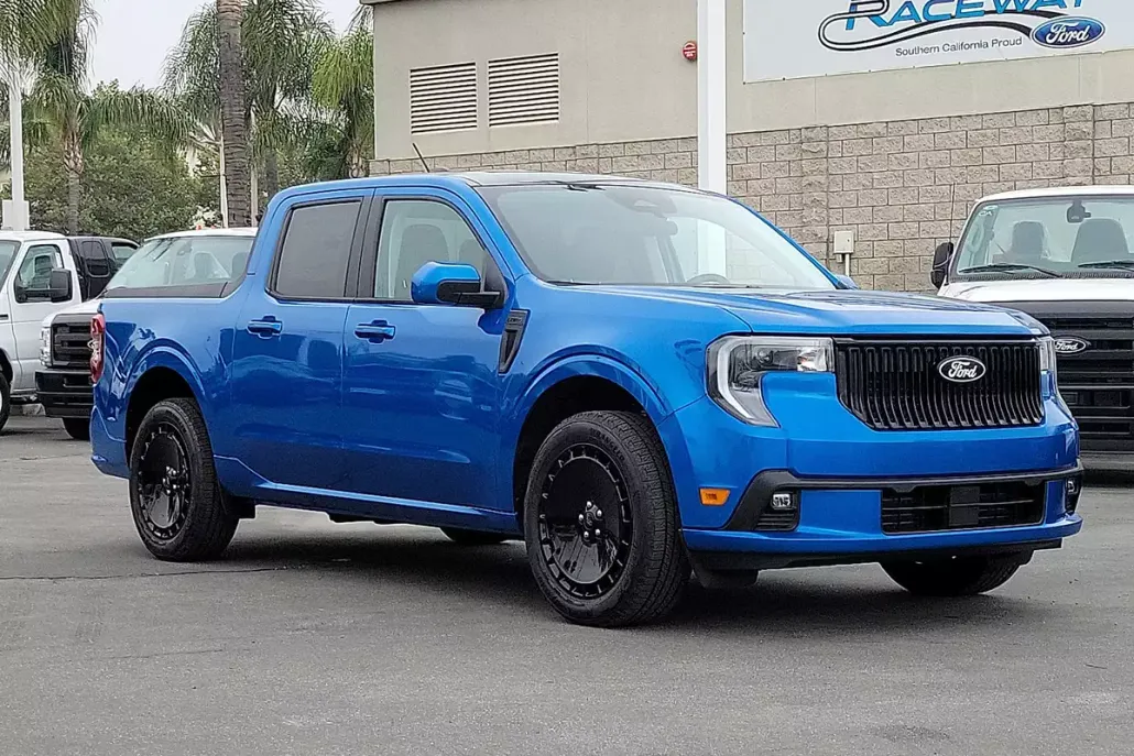 2025 Ford Maverick photo 1