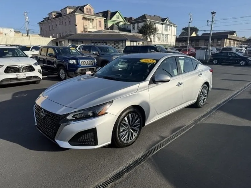 2023 Nissan Altima 2.5 SV photo 1