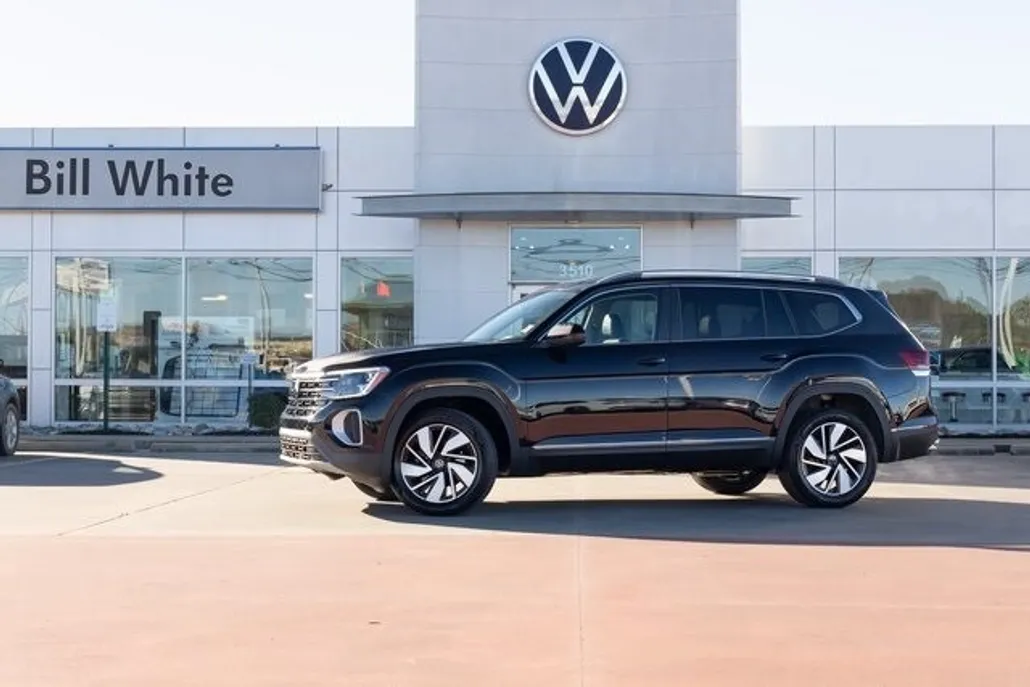 2025 Volkswagen Atlas SE photo 1