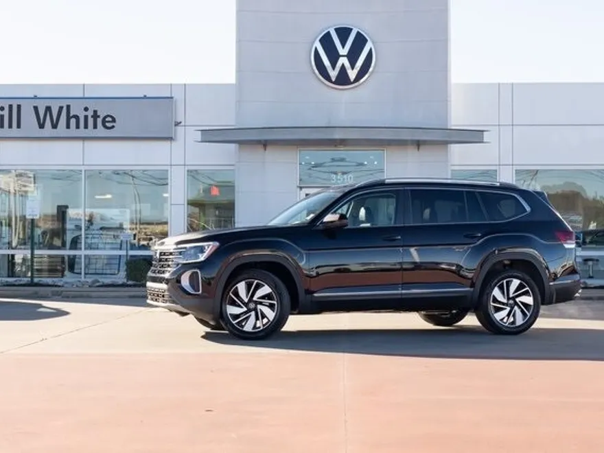 2025 Volkswagen Atlas SE photo 1