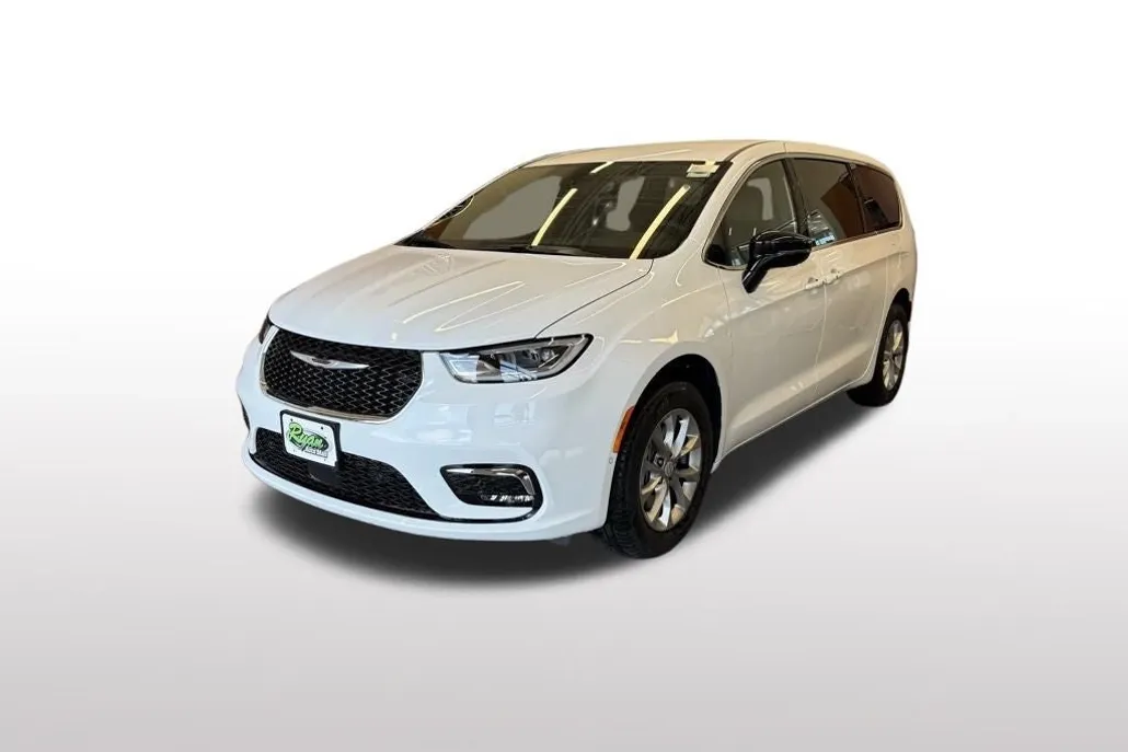 2026 Chrysler Pacifica photo 1