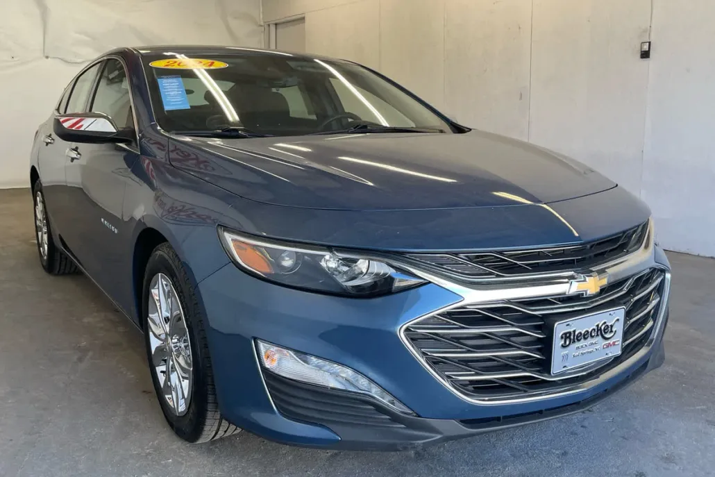 2024 Chevrolet Malibu 1LT photo 1