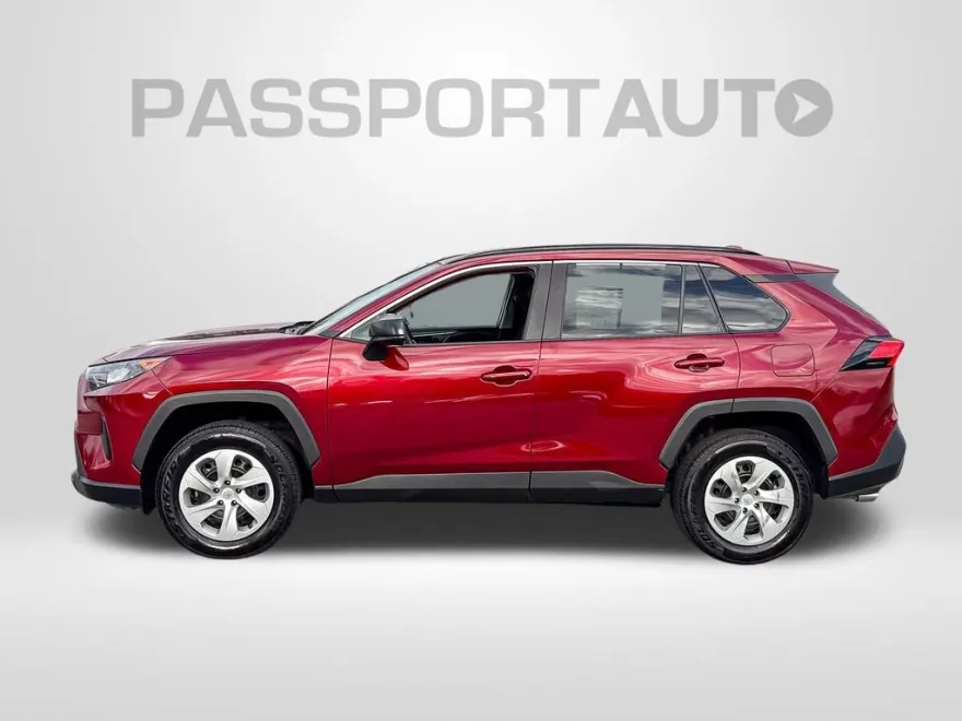 2021 Toyota RAV4 LE photo 1