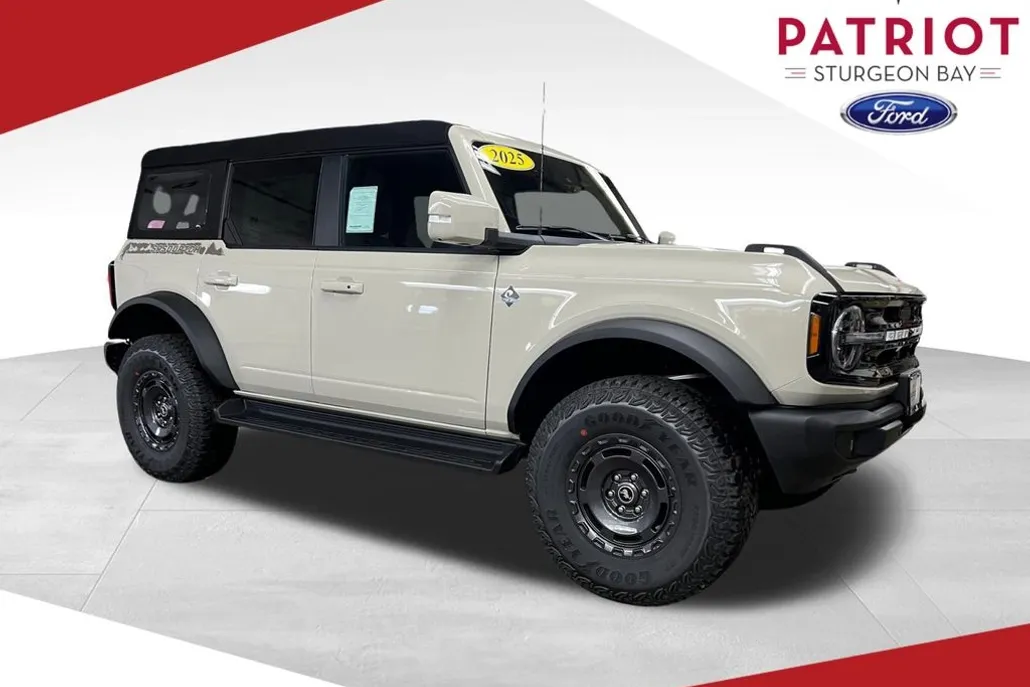 2025 Ford Bronco Outer Banks photo 1