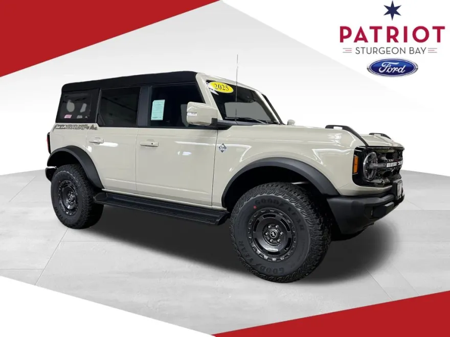 2025 Ford Bronco Outer Banks photo 1