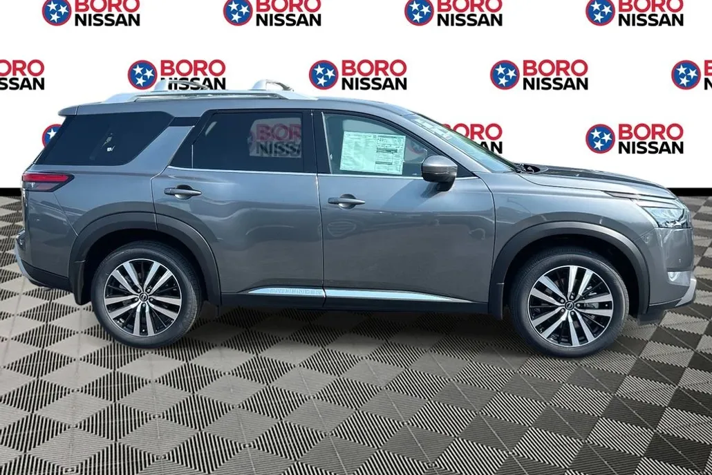 2025 Nissan Pathfinder Platinum photo 1