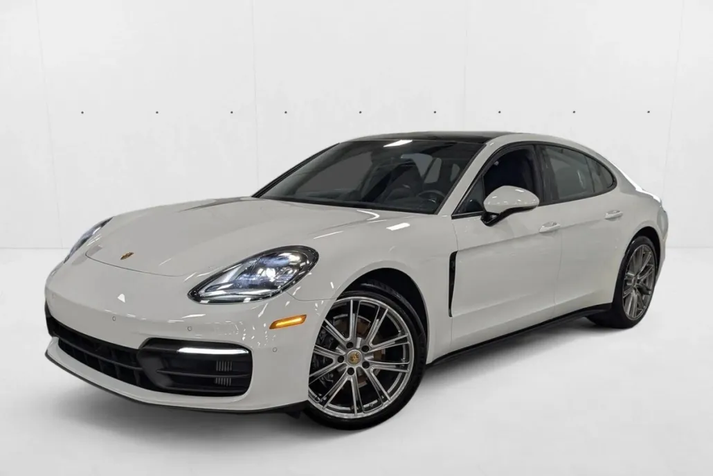 2022 Porsche Panamera photo 1