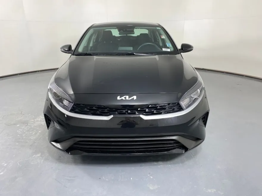 2024 Kia Forte LXS photo 1