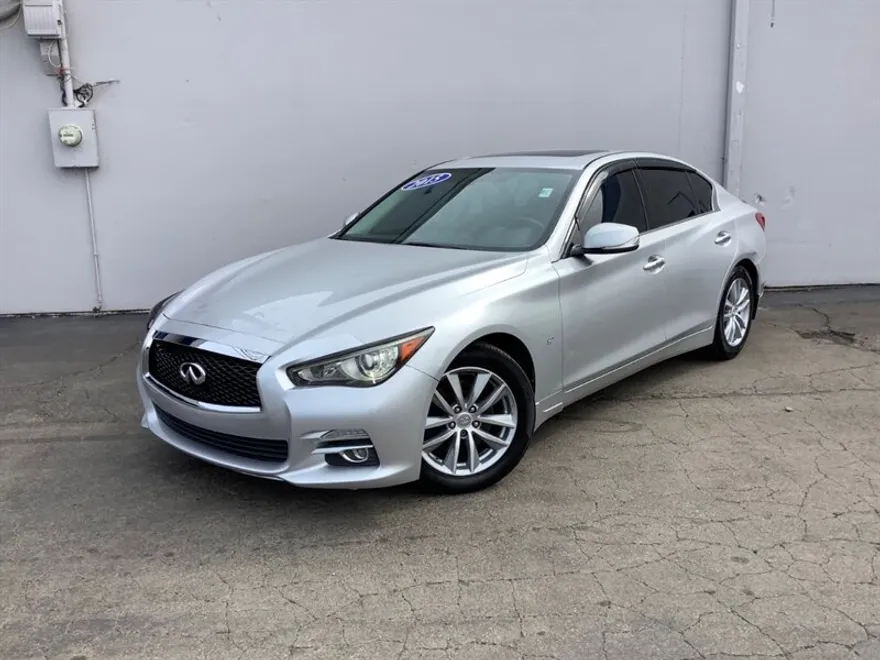 2015 Infiniti Q50 photo 1