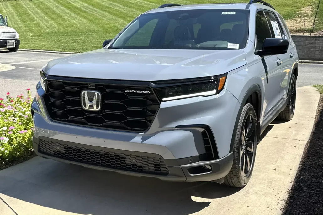 2025 Honda Pilot Black Edition photo 1