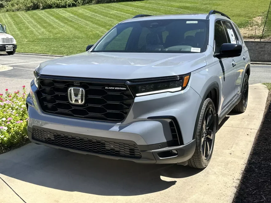 2025 Honda Pilot Black Edition photo 1