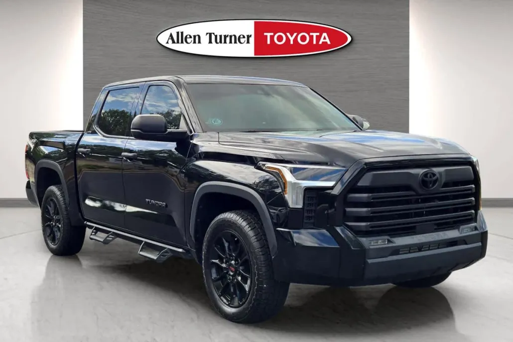 2023 Toyota Tundra SR5 photo 1