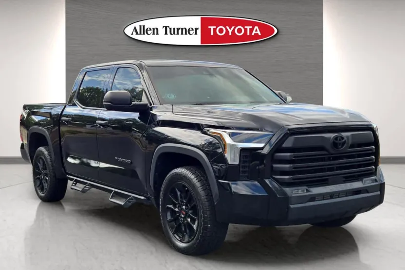 2023 Toyota Tundra SR5 photo 1