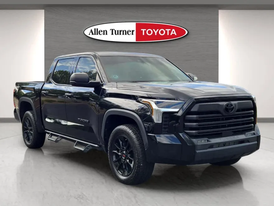 2023 Toyota Tundra SR5 photo 1