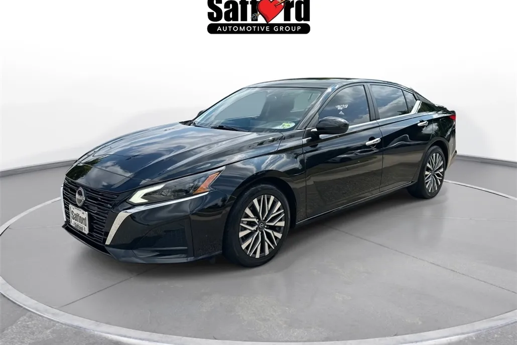 2023 Nissan Altima 2.5 SV photo 1