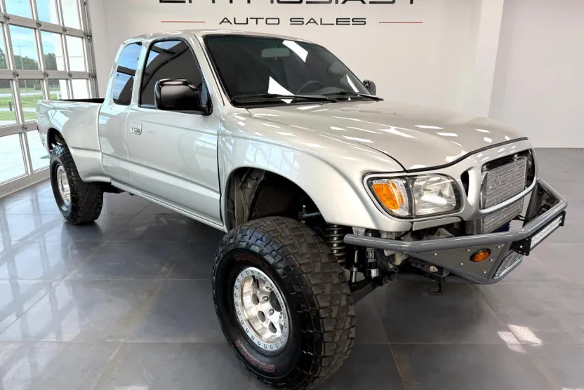 2004 Toyota Tacoma XtraCab 4x4 photo 1