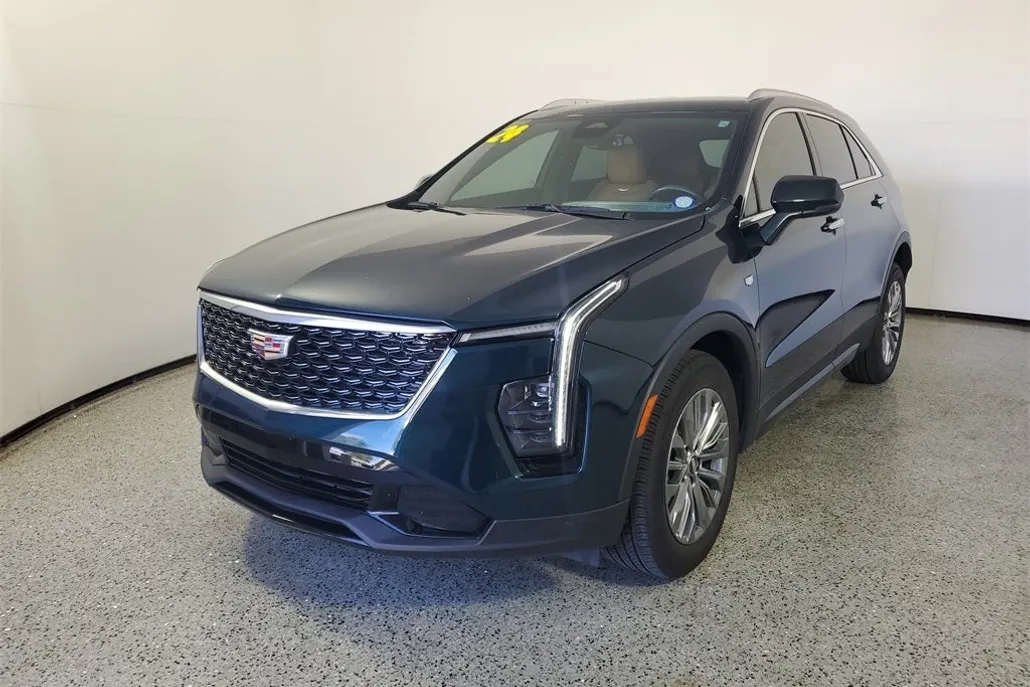 2024 Cadillac XT4 Premium Luxury photo 1