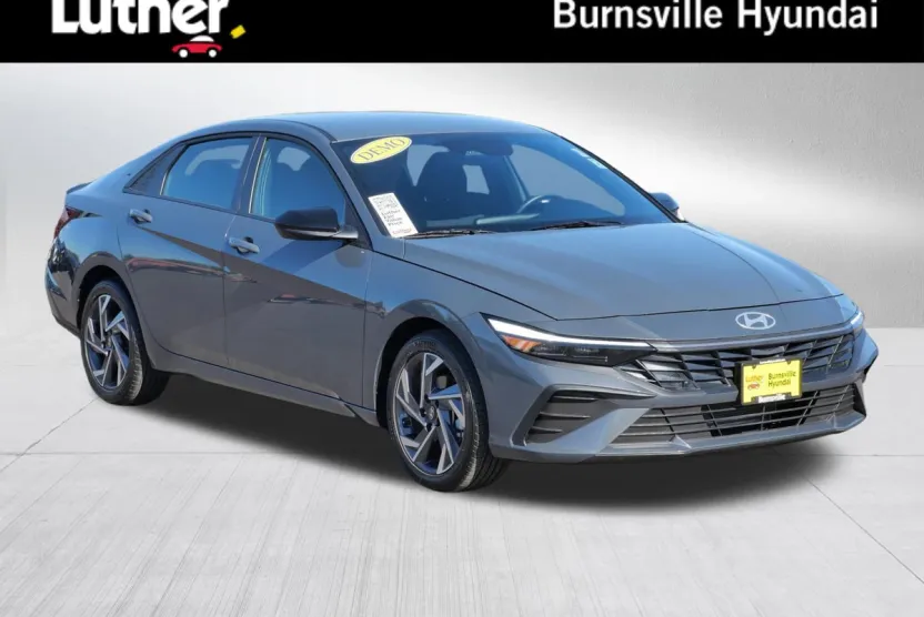 2025 Hyundai Elantra SEL Sport photo 1