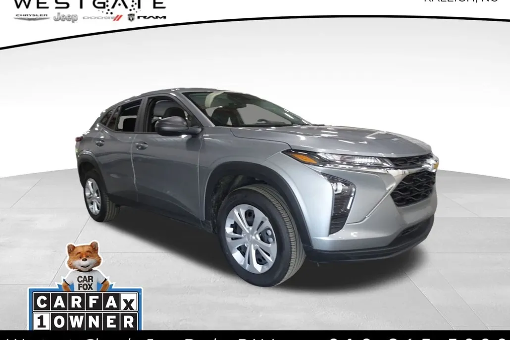 2024 Chevrolet Trax LS photo 1