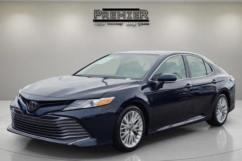 2020 Toyota Camry XLE photo 1