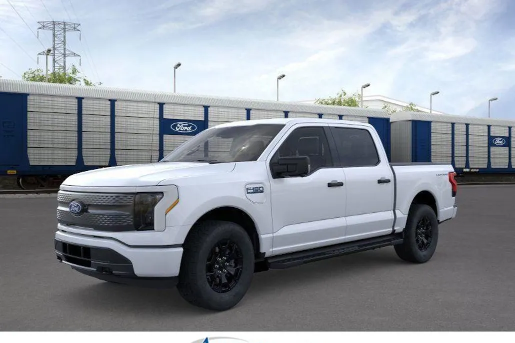 2025 Ford F-150 Lightning XLT photo 1