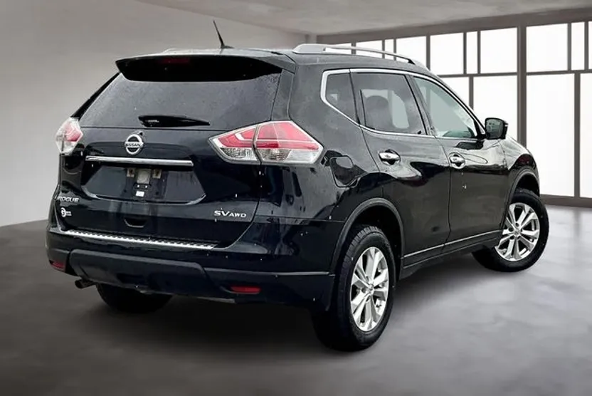 2016 Nissan Rogue SV photo 1