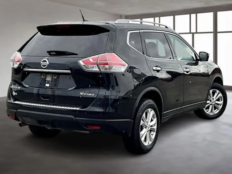 2016 Nissan Rogue SV photo 1