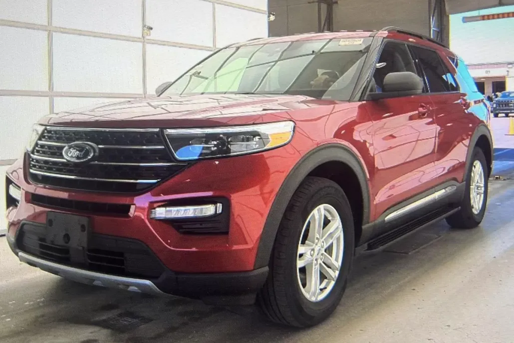 2022 Ford Explorer XLT photo 1