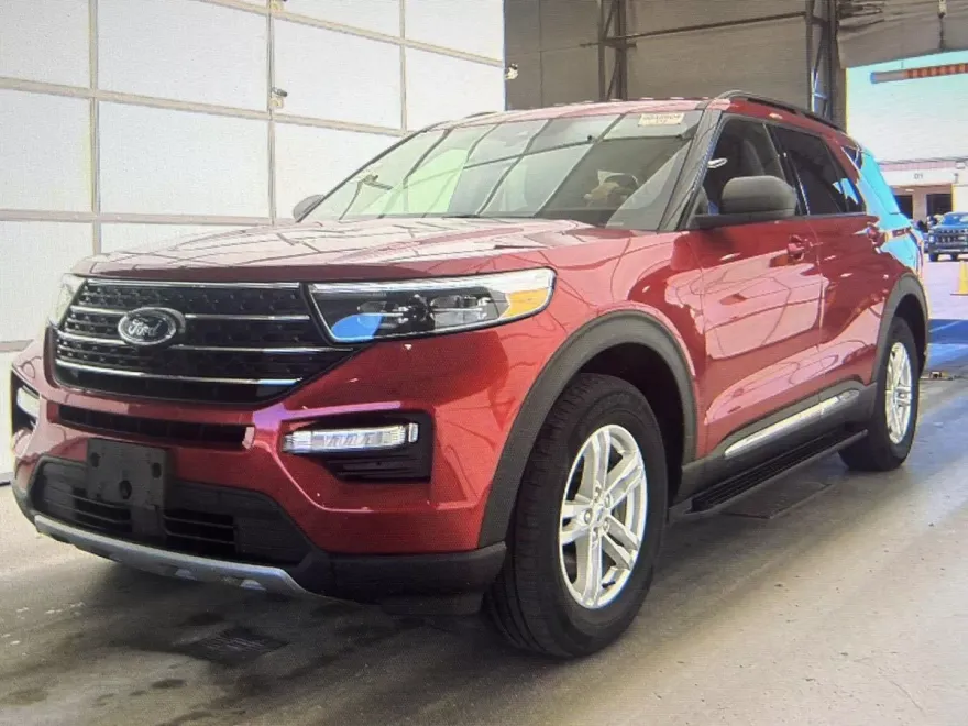 2022 Ford Explorer XLT photo 1