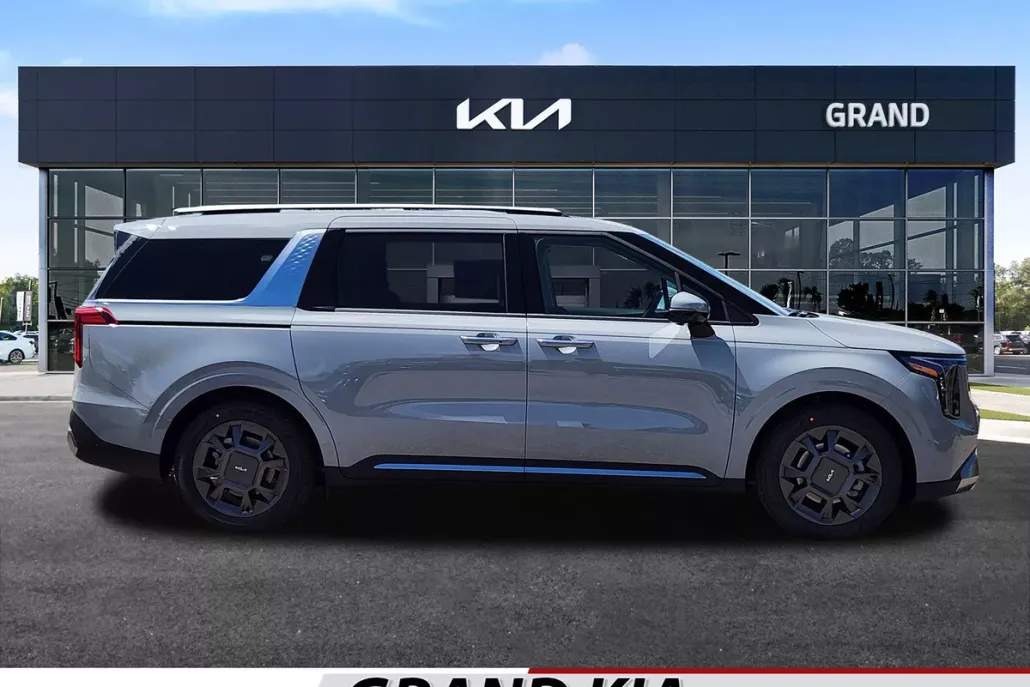2026 Kia Carnival SX photo 1