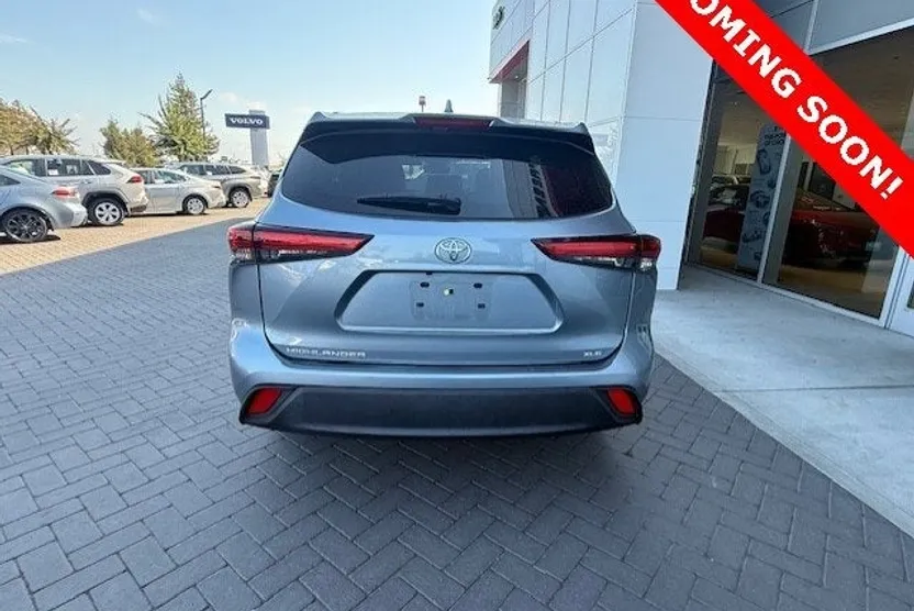 2023 Toyota Highlander XLE photo 1