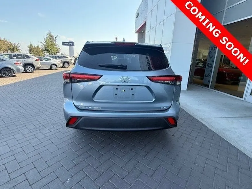 2023 Toyota Highlander XLE photo 1