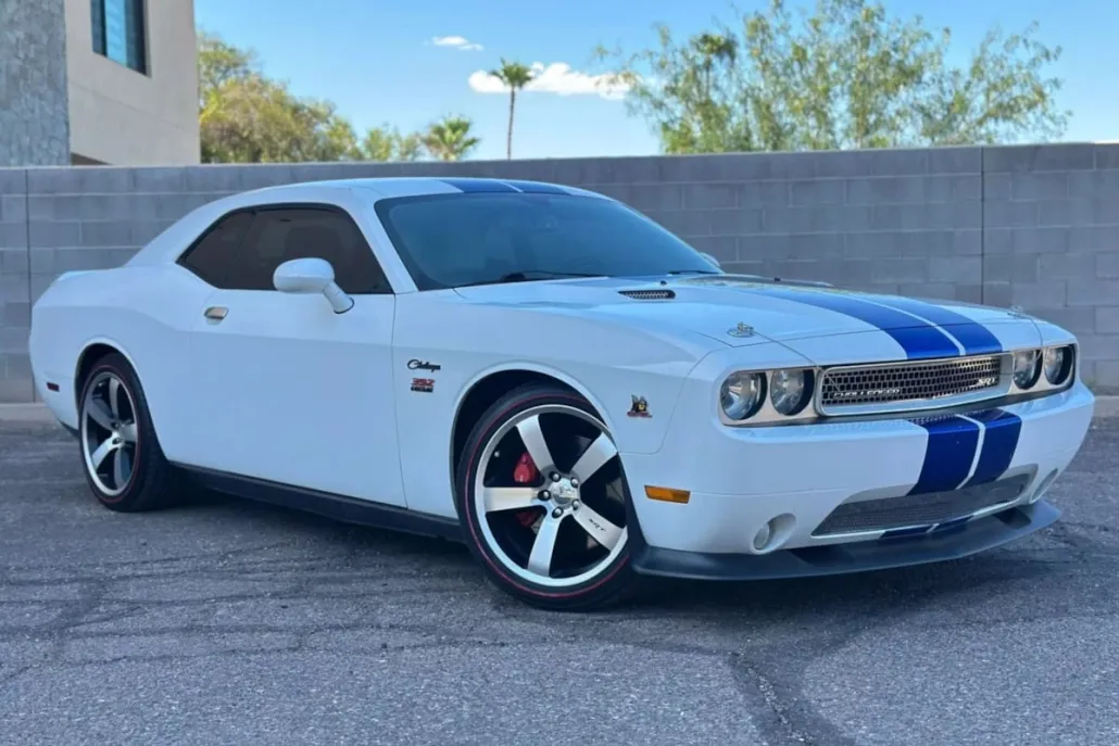 2011 Dodge Challenger SRT8 photo 1