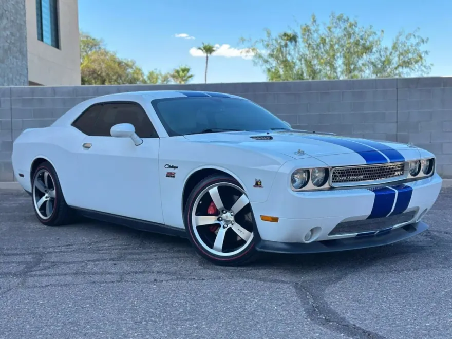 2011 Dodge Challenger SRT8 photo 1