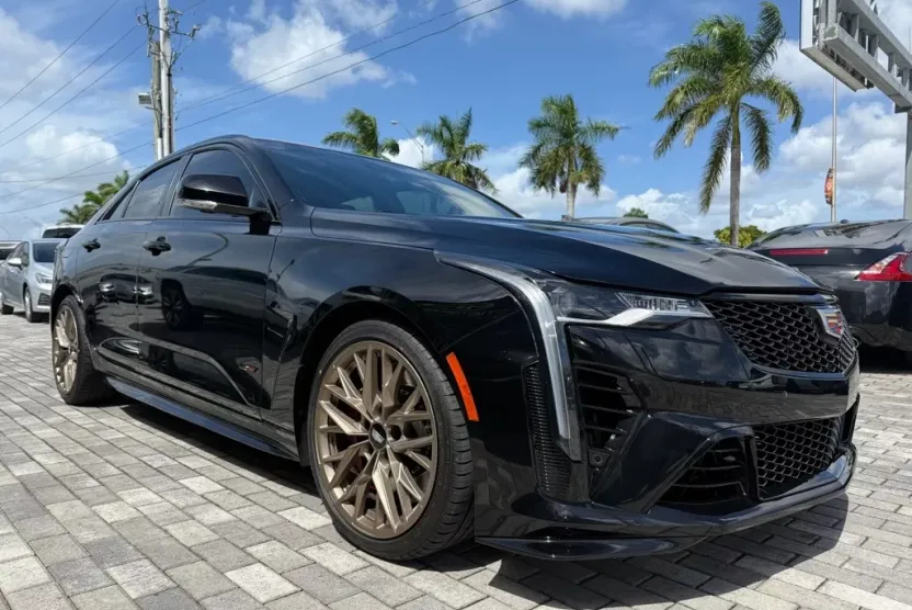 2023 Cadillac CT4 photo 1
