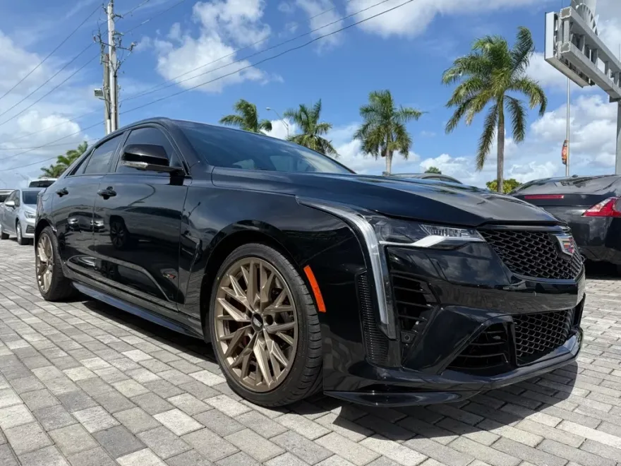 2023 Cadillac CT4 photo 1