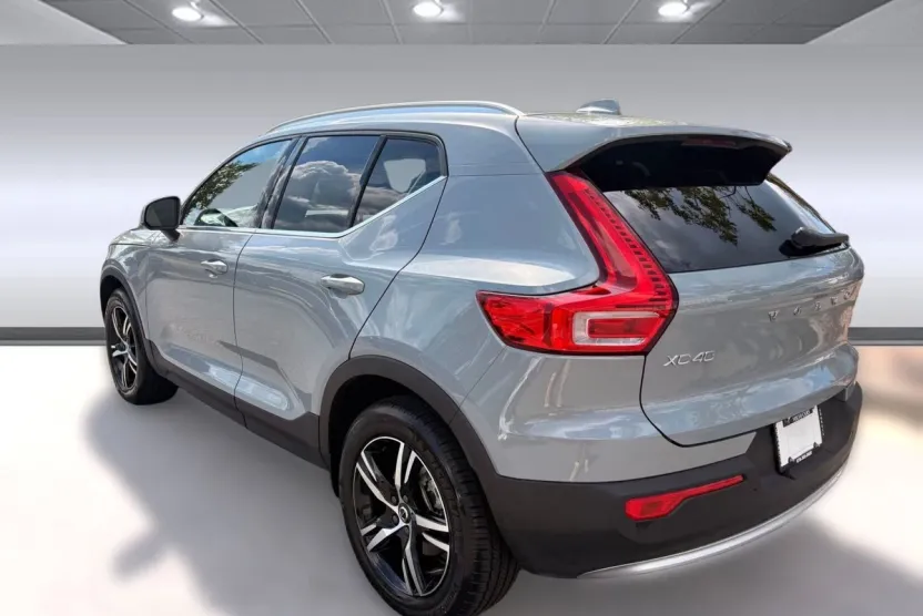 2025 Volvo XC40 AWD Core photo 1